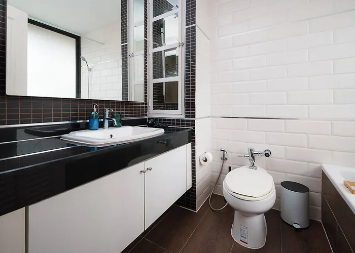 Apartment King With Kitchen-short Walk To Park,bts,mall *